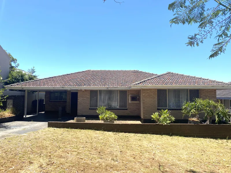 Family Home steps from Westfield Shopping Centre, the bus station, Layman Park and an easy walk to Applecross High School.