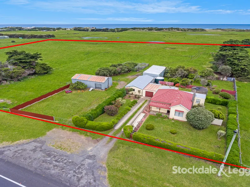 Your new country coastal lifestyle is right here!