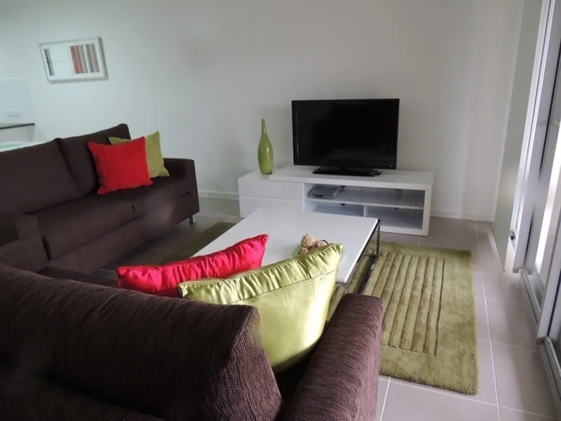 FULLY FURNISHED UNIT CLOSE TO SHOPS AND SCHOOLS!