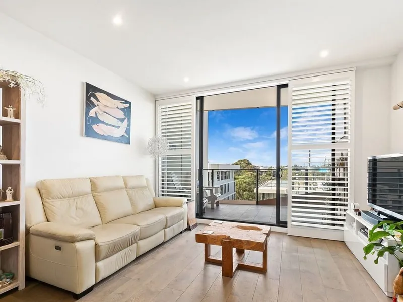 Lap up resort living in the heart of Bayside