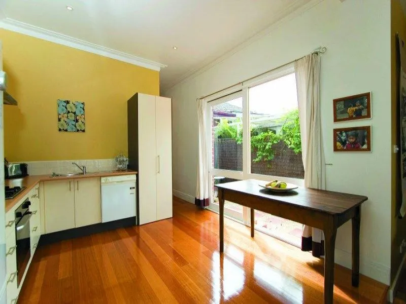 LIGHT AND BRIGHT 3 BEDROOM