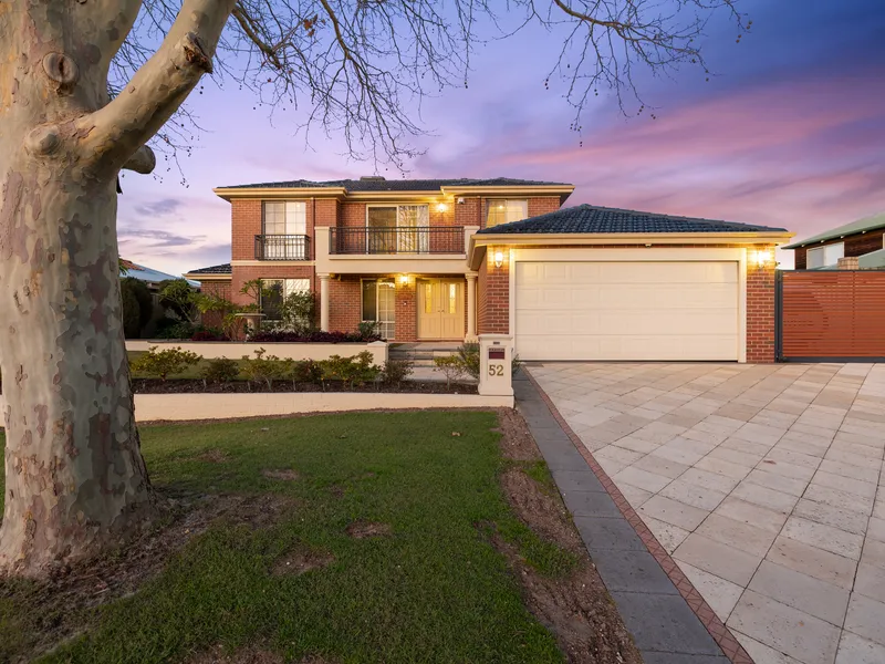 Superb Family Home in Blue Chip Sanctuary Waters Estate