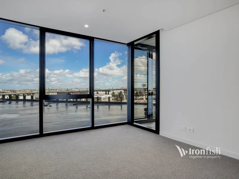 Premium One-bedroom One bathroom apartments with fantastic Waterfront View in Voyager at Yarra’s Edge!