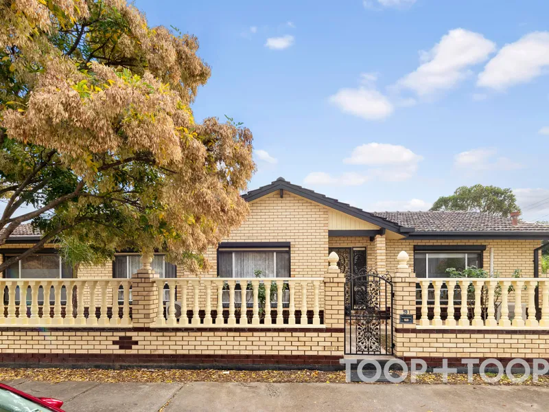Cream Brick Classic in Lifestyle Location
