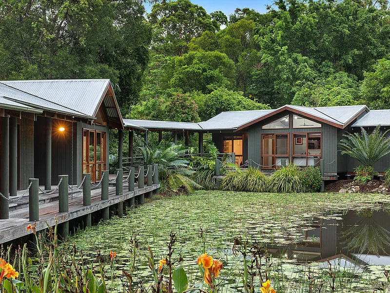 LUXURY ECO-FRIENDLY RETREAT FRONTING PRIVATE BILLABONG