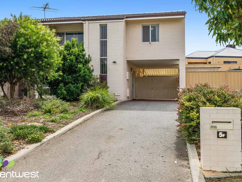 IMMACULATE TOWNHOUSE