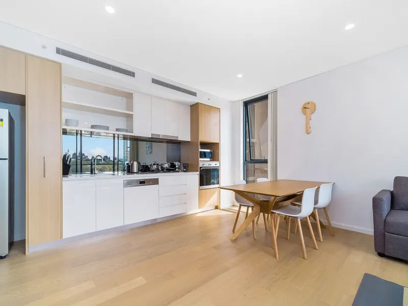 Fully Furnished one bedroom in the heart of Burwood. Flexible leasing terms