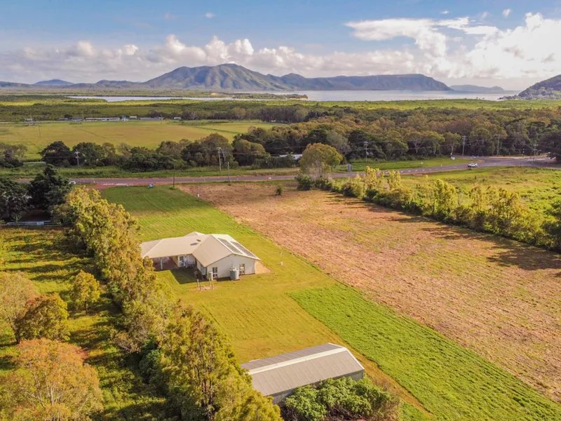 LARGE HOME ON ACREAGE WITH BUSINESS POTENTIAL, CLOSE TO TOWN!