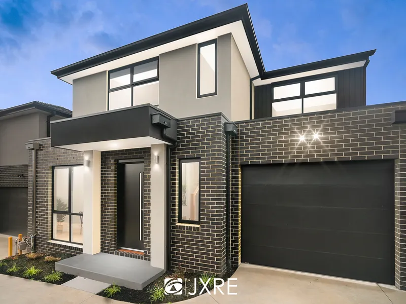 18 Square Townhouse!