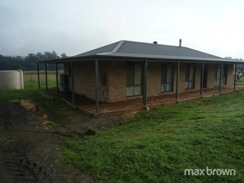 THREE BEDROOM FAMILY HOME WITH ENDLESS VIEWS