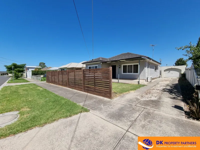 3 BEDROOM HOME IN PERFECT SUNSHINE NORTH LOCATION