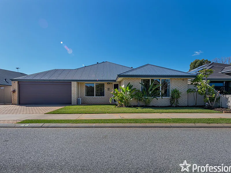 4 x 2 family home with powered workshop and side access