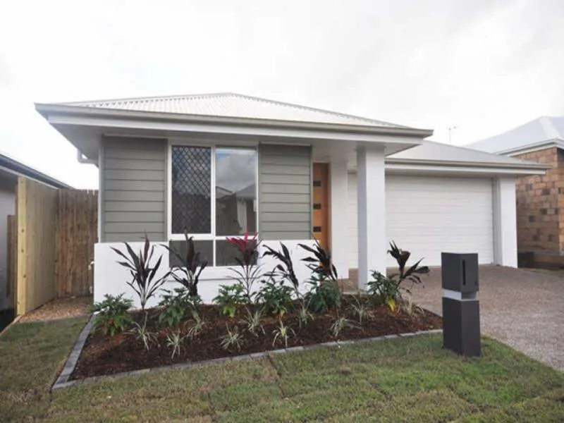 4-Bedroom Narangba Home! Walk To School!