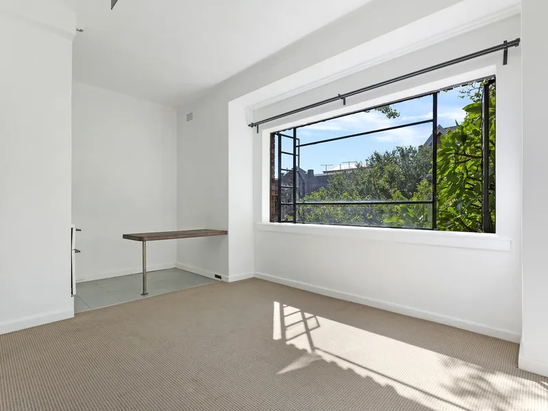 North Facing, Sundrecnhed and Bright Studio In Prime Location