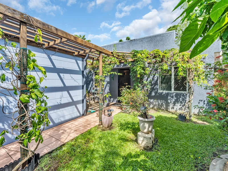 No.7 THE BUTTERFLY SANCTUARY | Smithfield