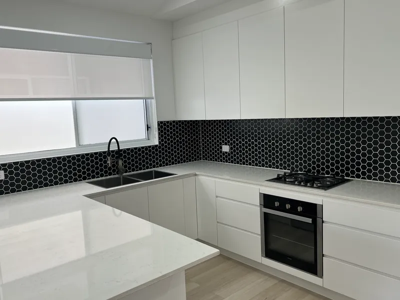 2 BEDROOM HOME FOR LEASE !!