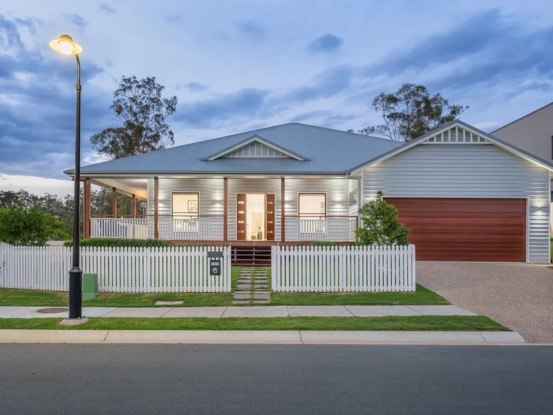 Elevated Position, 5 Bedrooms, Ducted Air Con and an Inground Pool...