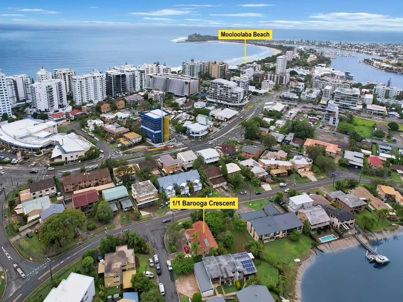 Homely townhouse with great sized courtyard, just a hop, skip & jump to the beach