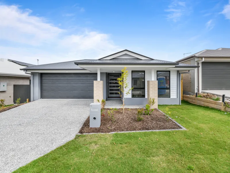 Fresh and new spacious family home in Covella!