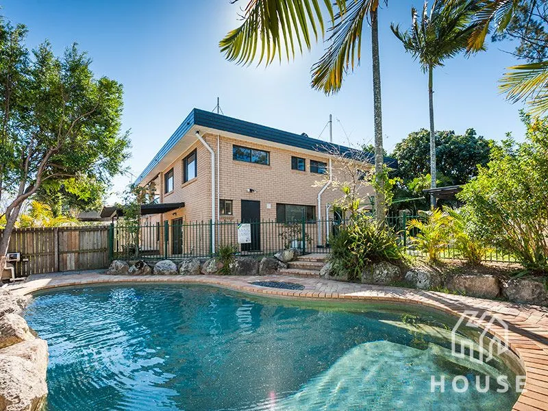 TWO HOMES IN ONE – FULL BRICK MAJESTY!