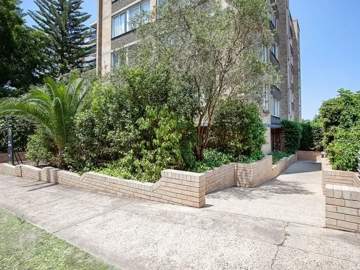 Fully Renovated 2 bed in unbeatable location