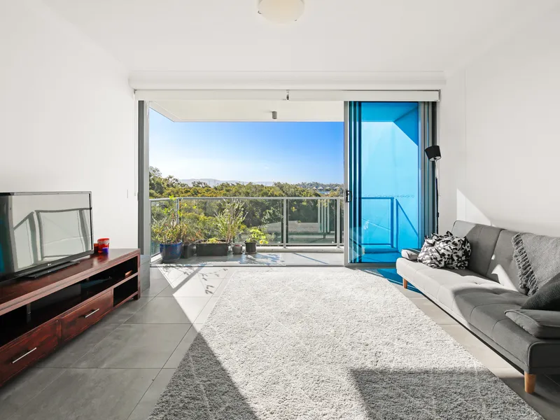 Stunning sunny living on the lake!