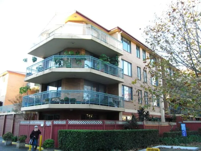 Huge 3 Bedroom Resort Style Apartment!!!j New timber flooring and freshly painted