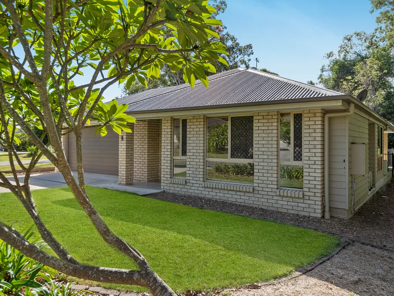 LOVELY FAMILY HOME WITH POOL