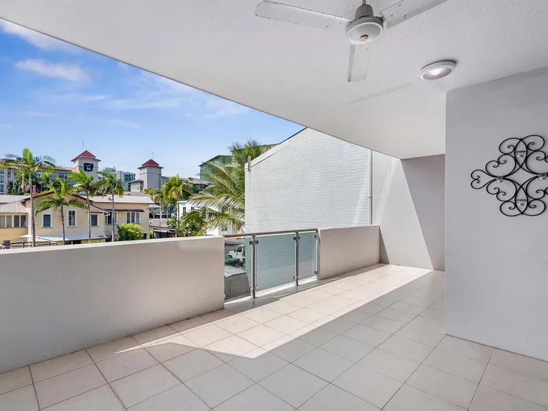 Spacious 3 Bed & 2 Bath Apartment - Centre of the City