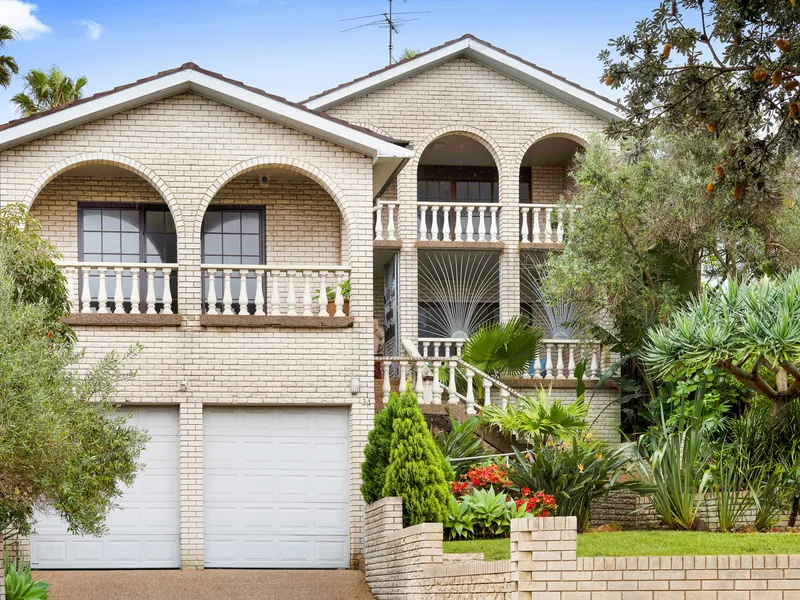 A Grand Family Home of Warmth, Comfort and Possibility with Sweeping Ocean Views On 631sqm Grounds approx.