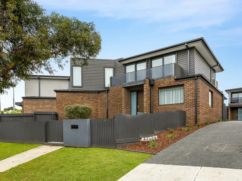 Amazing modern home with sweeping views