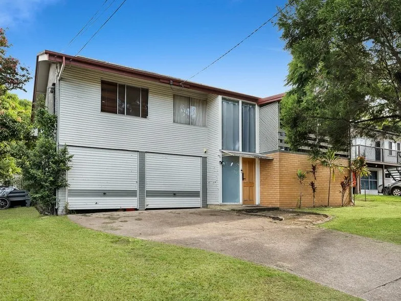 Large Family Home in Woodridge