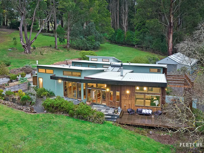 Environmentally Sensitive and Stylish Family Acreage