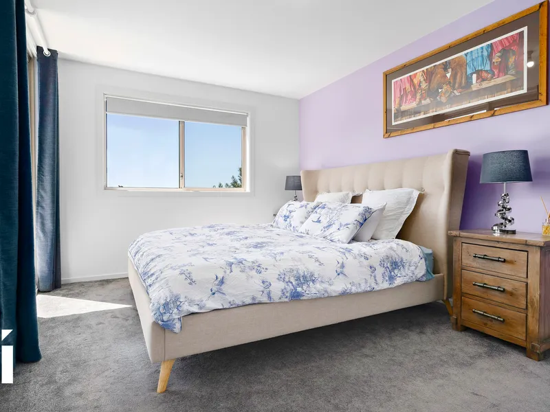 Luxurious Living with Breathtaking Views!