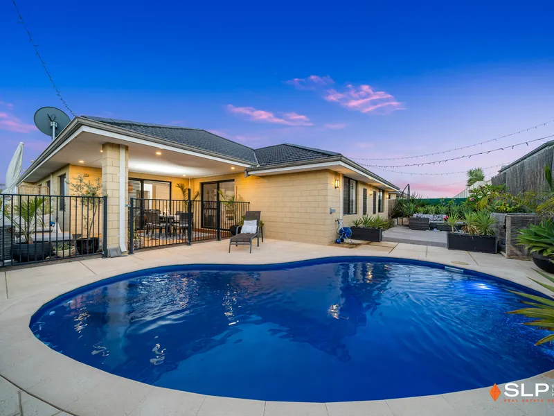 Sparkling Pool and smashing house!