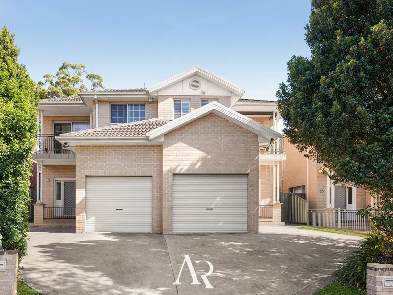 Immaculately Presented Duplex With Great Outdoor Space