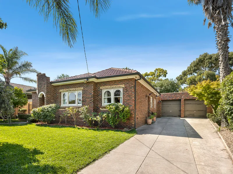 Prominent Period Prize on a Large Landscaped Allotment