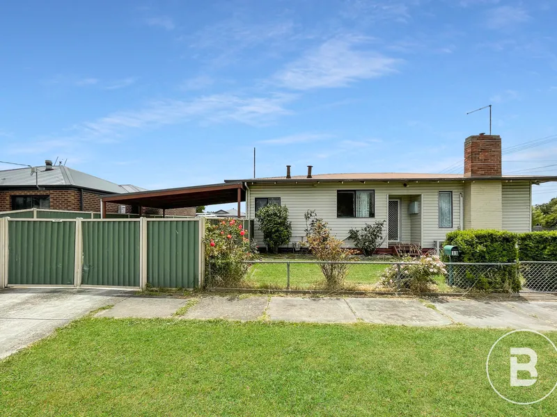 THREE BEDROOM HOME CLOSE TO STOCKLAND!