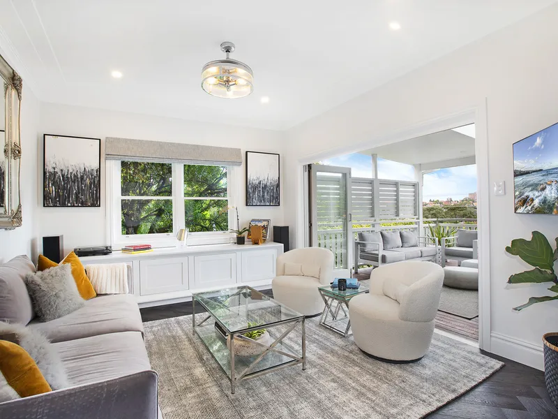 Renovation Showcase of Exceptional Style & Quality