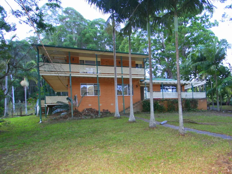 LARGE RURAL HOME WITH POOL PLUS GRANNY FLAT