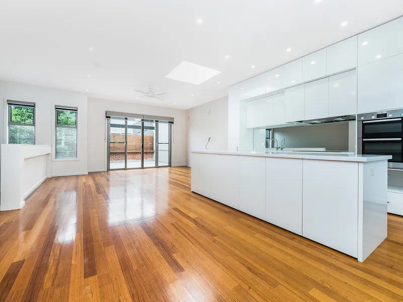 Modern Entertainer in the heart of Ascot Vale. 