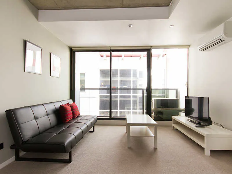 Fully Furnished Oversized 1 Bedroom Apartment at Melbourne CBD