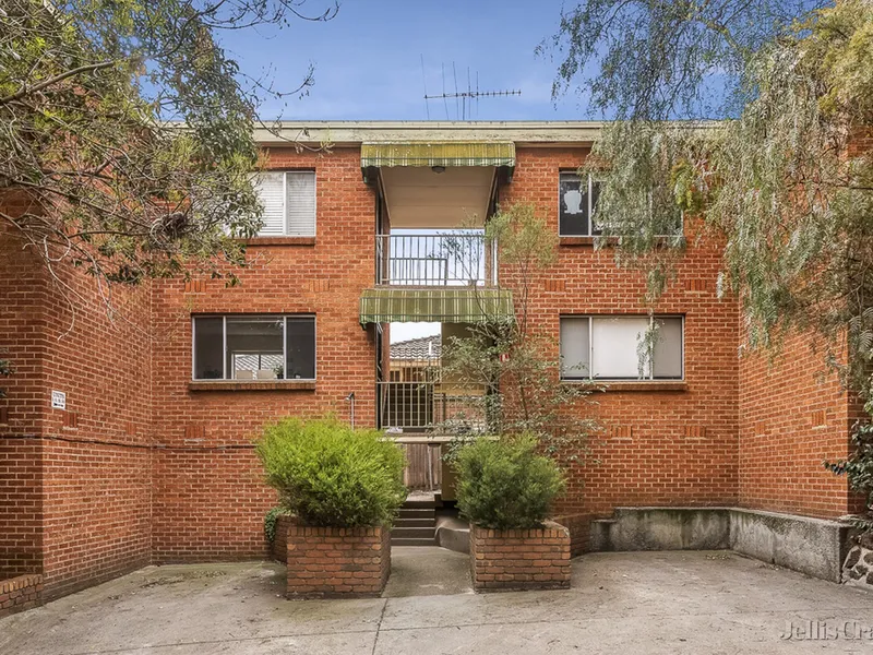 One Bedroom Top Floor Apartment