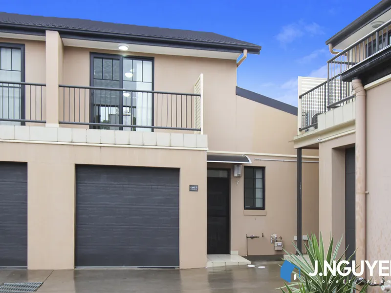 Modern 4 Bedroom Townhouse - Quiet & Convenient Location