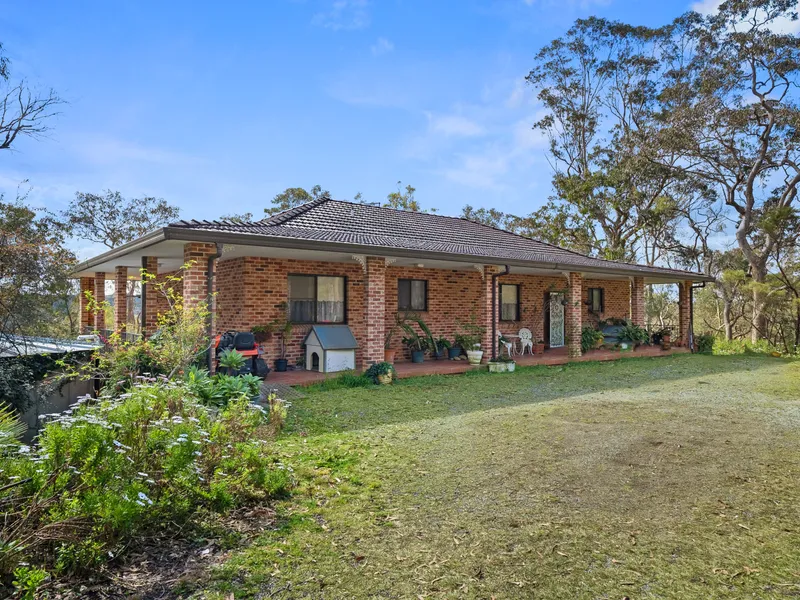 Nature, Privacy and Spectacular Blue Mountain Views