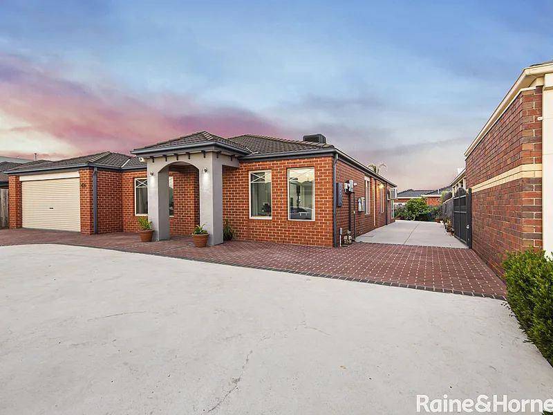 A FINE FAMILY RESIDENCE WITH SPACE AND STYLE - WITH PLENTY OF PARKING SPACE