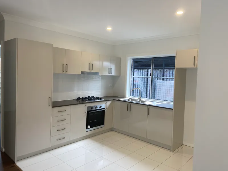 Near new Granny flat for Lease