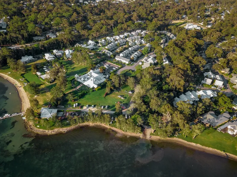 Lakeside Holiday Retreat