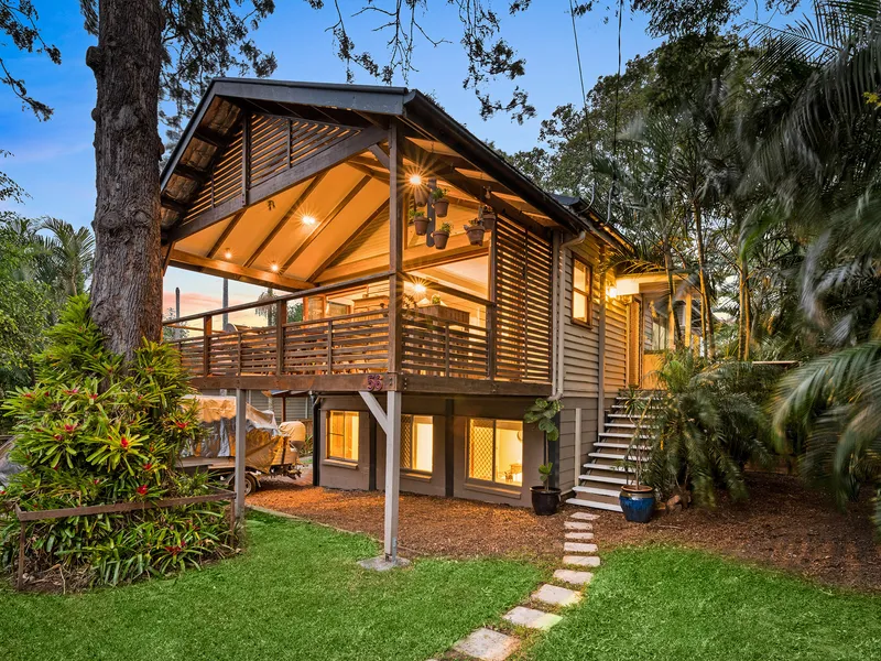 Exciting living, investing, renovating or building opportunity on 610sqm!