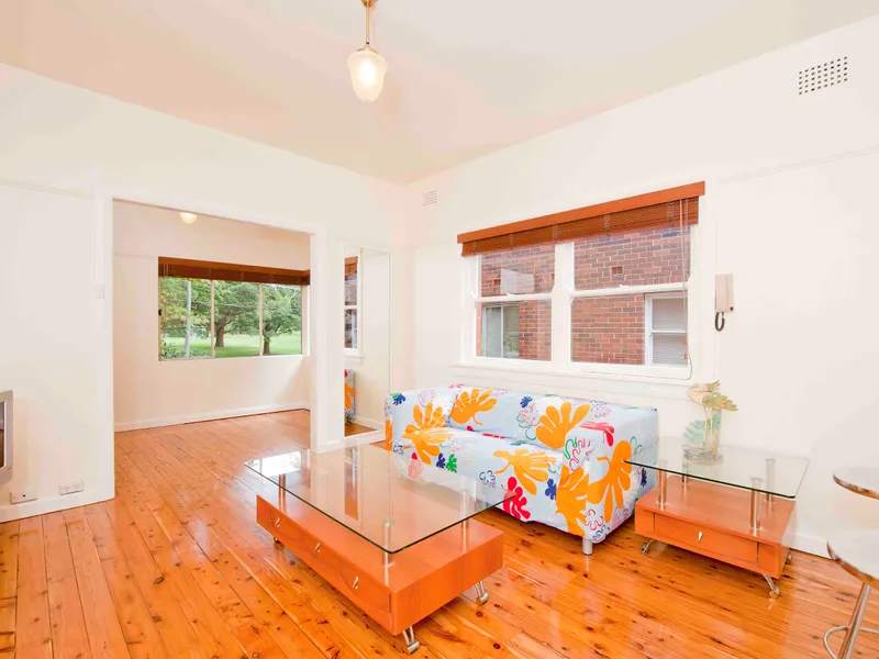 Spacious Well Appointed Studio In Convenient Location